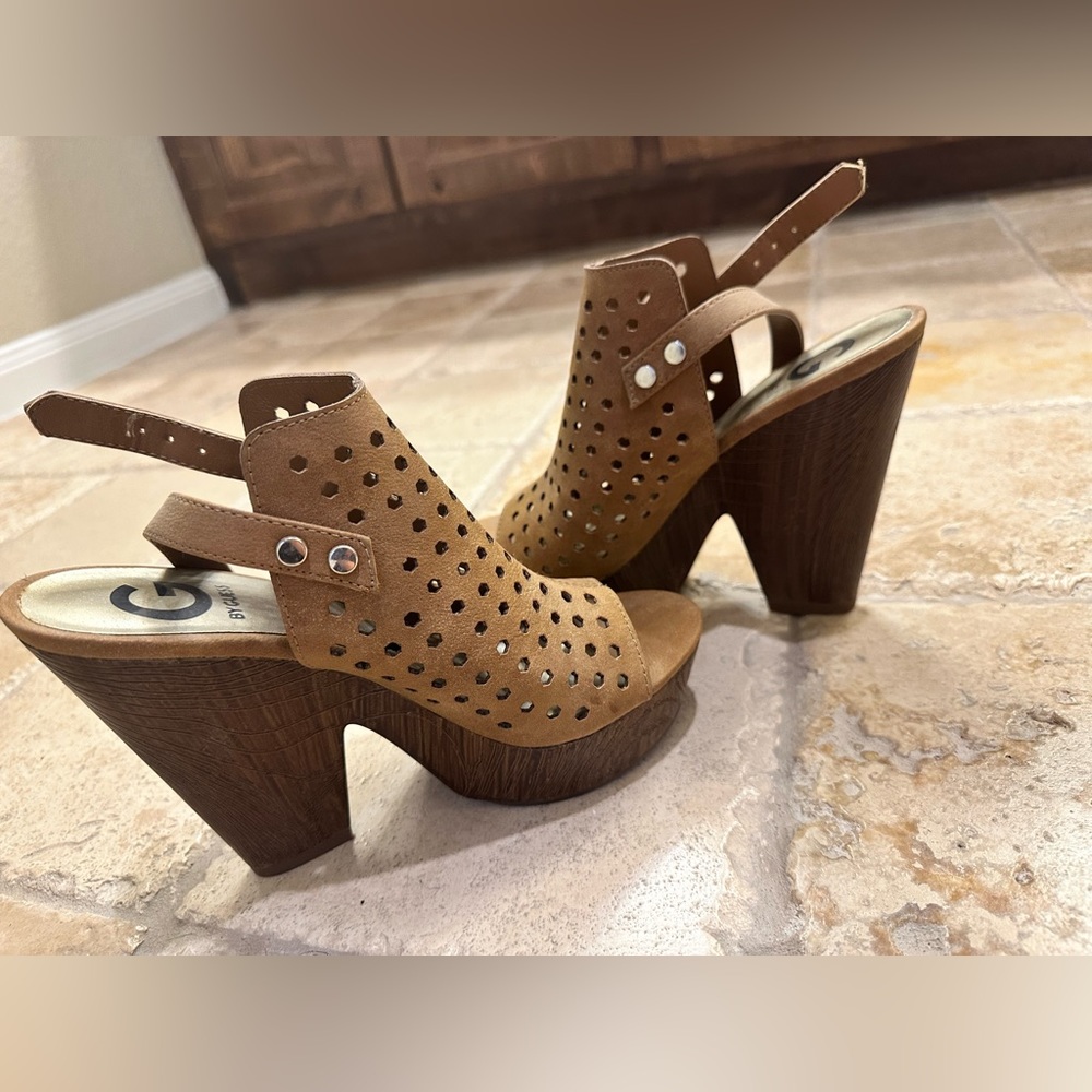 Comfortable G by Guess like Wedges !
